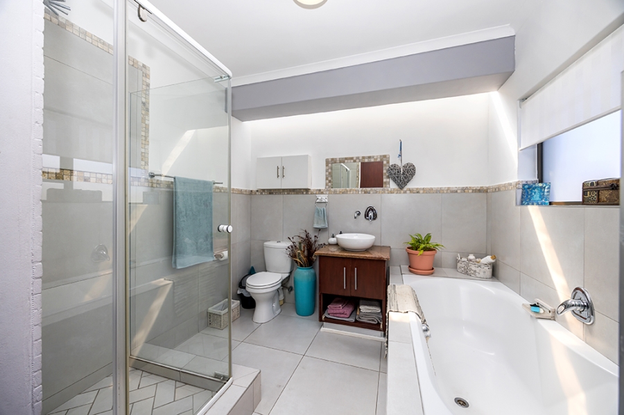 5 Bedroom Property for Sale in Parklands Western Cape